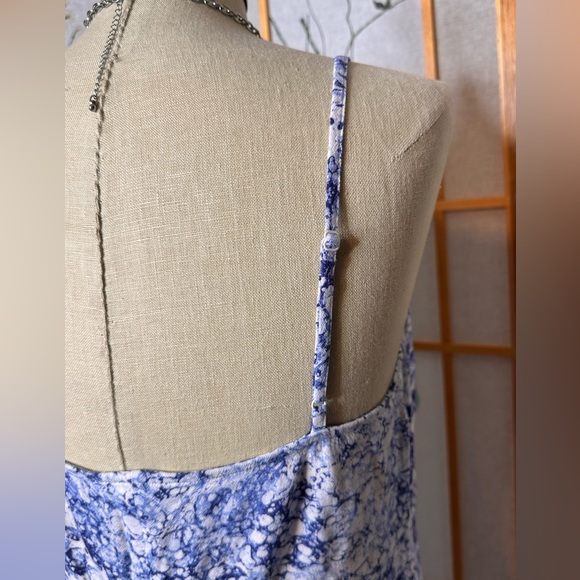 Express Marble Print V-Neck Slip Dress.
Slip Dress. Size M - Picture 6 of 10